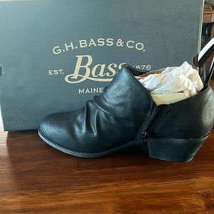 Bass Erica Black shoes brand new in box